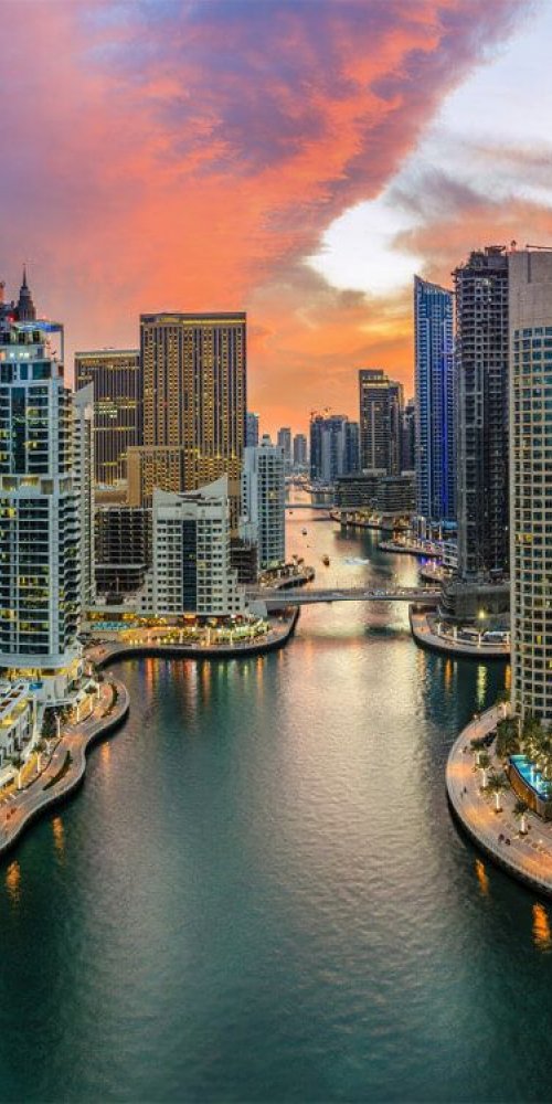 Dubai metro in action