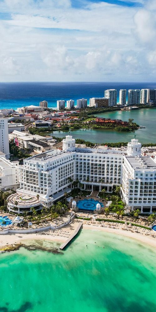 Local Transport in Cancún